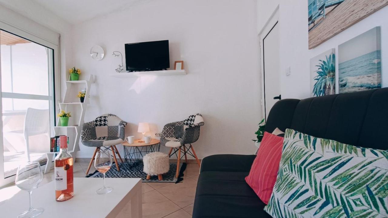 Beach Apartment With Beach Chairs N.1 Utjeha-Bušat Eksteriør billede