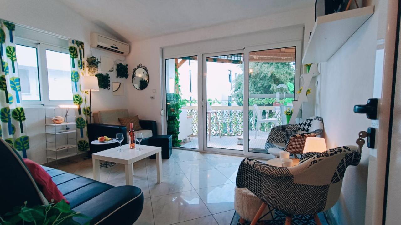 Beach Apartment With Beach Chairs N.1 Utjeha-Bušat Eksteriør billede