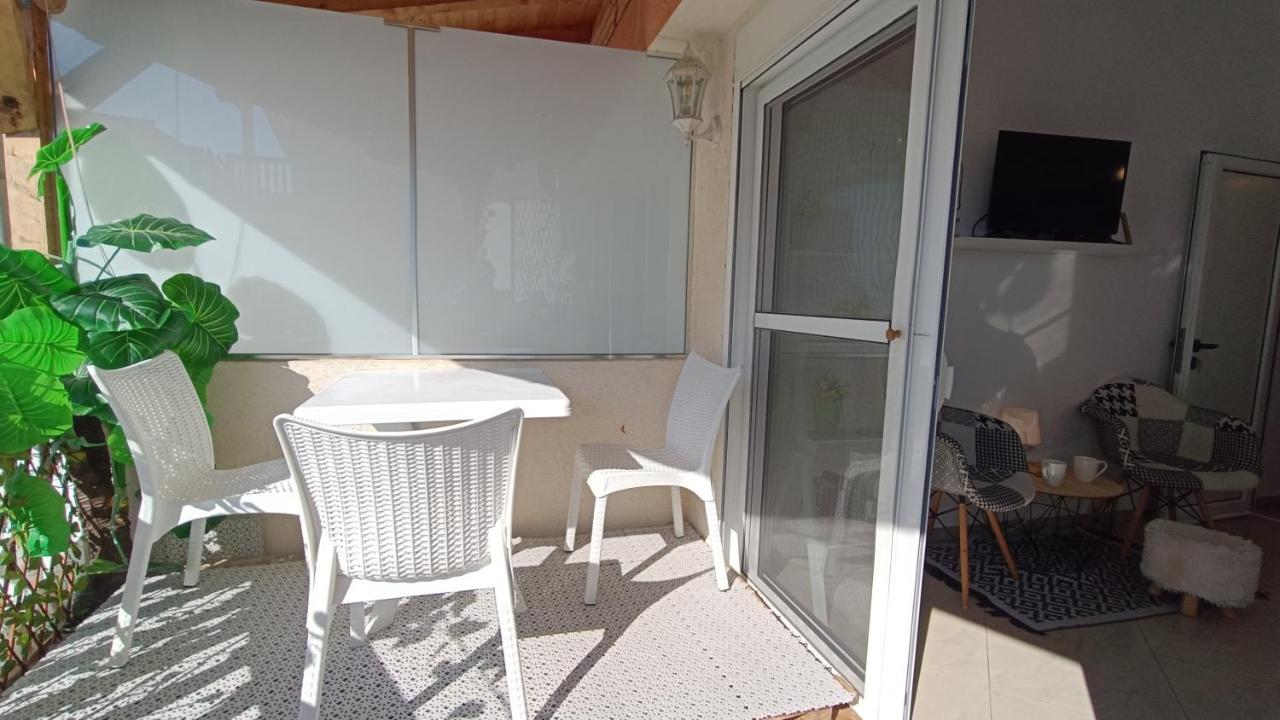 Beach Apartment With Beach Chairs N.1 Utjeha-Bušat Eksteriør billede