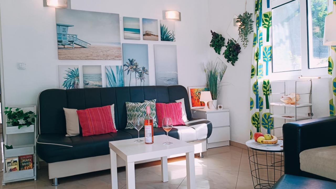 Beach Apartment With Beach Chairs N.1 Utjeha-Bušat Eksteriør billede