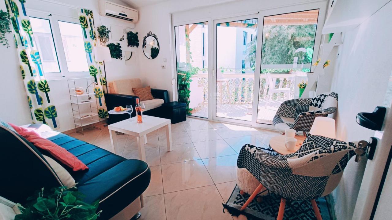 Beach Apartment With Beach Chairs N.1 Utjeha-Bušat Eksteriør billede