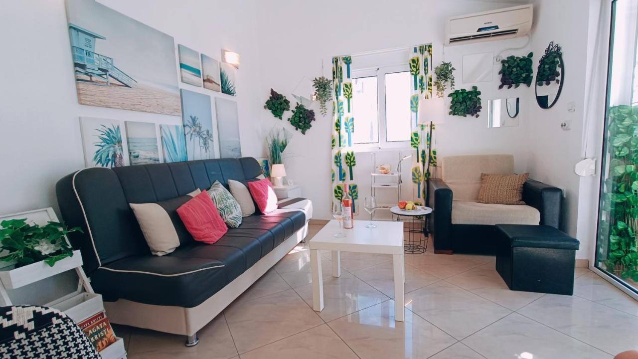 Beach Apartment With Beach Chairs N.1 Utjeha-Bušat Eksteriør billede