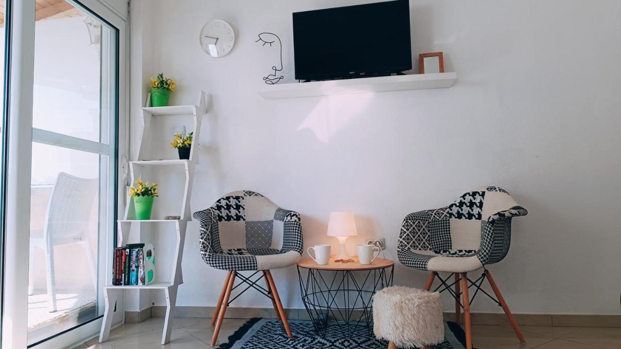 Beach Apartment With Beach Chairs N.1 Utjeha-Bušat Eksteriør billede