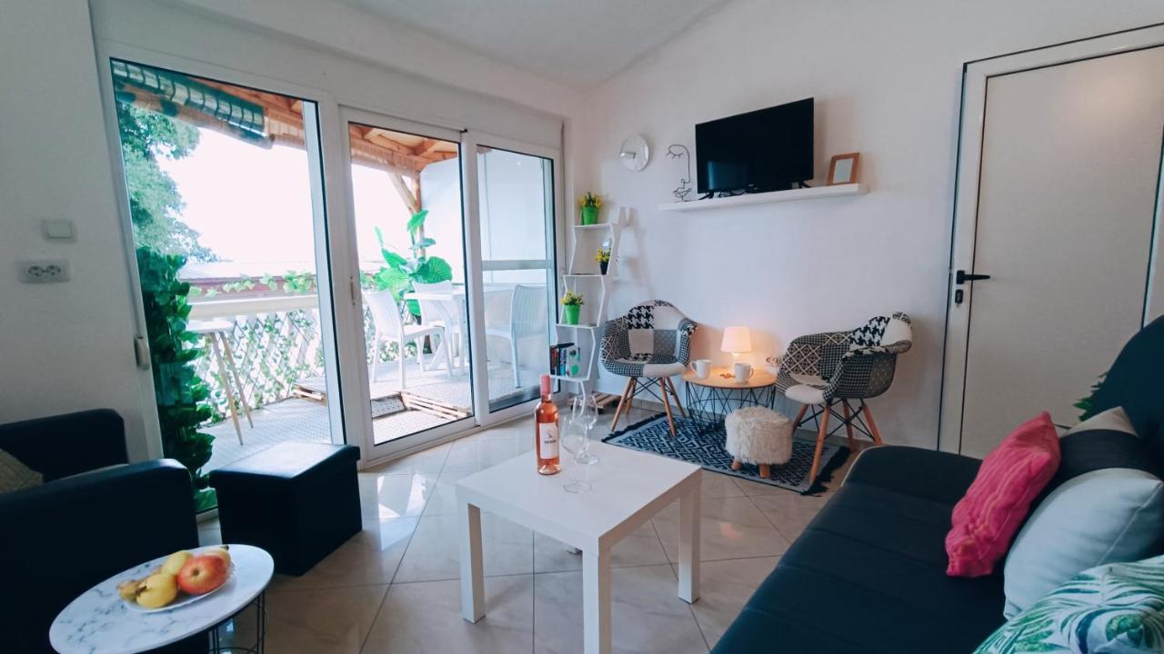 Beach Apartment With Beach Chairs N.1 Utjeha-Bušat Eksteriør billede
