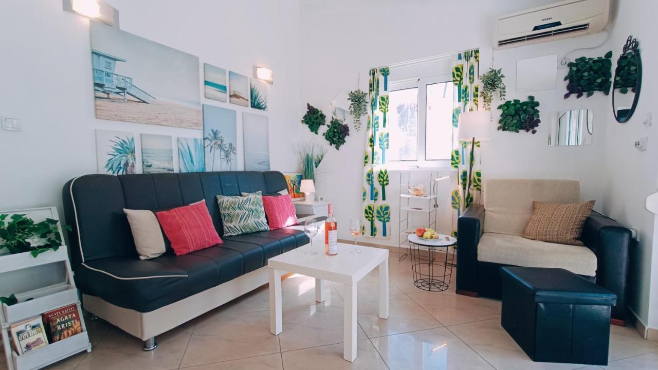 Beach Apartment With Beach Chairs N.1 Utjeha-Bušat Eksteriør billede