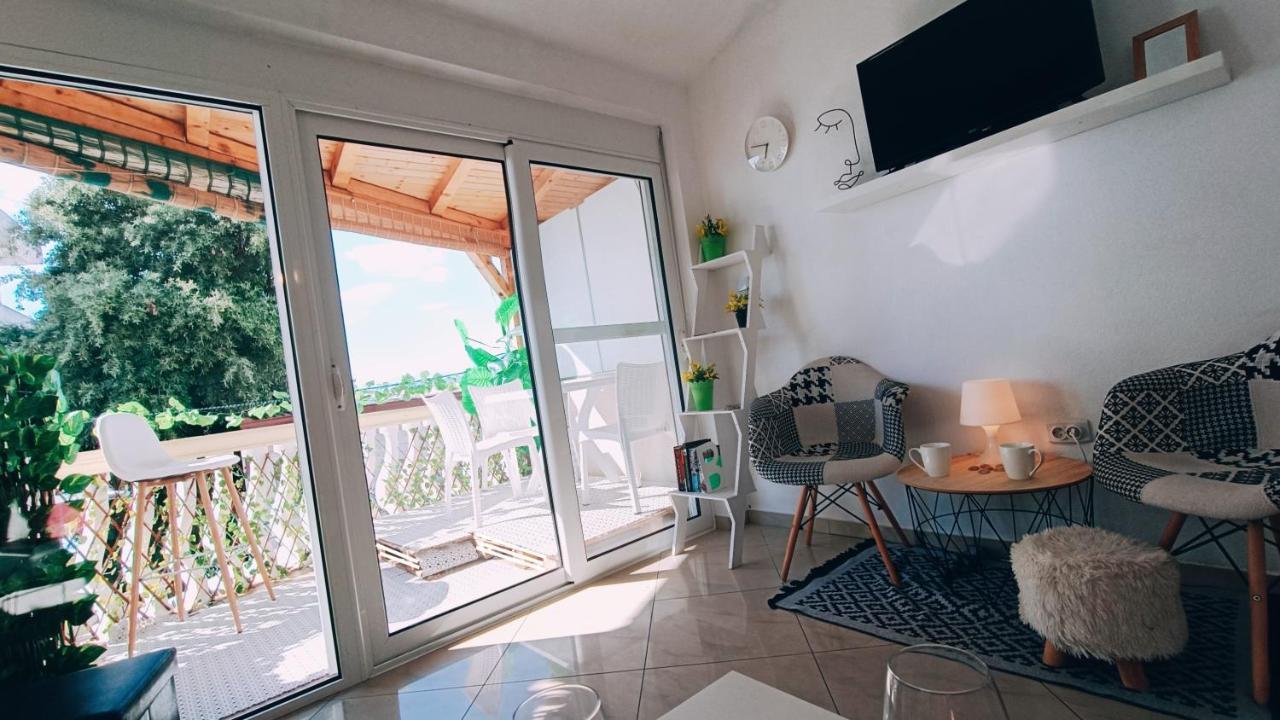 Beach Apartment With Beach Chairs N.1 Utjeha-Bušat Eksteriør billede