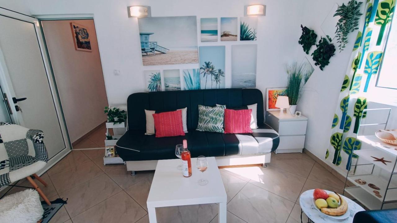 Beach Apartment With Beach Chairs N.1 Utjeha-Bušat Eksteriør billede