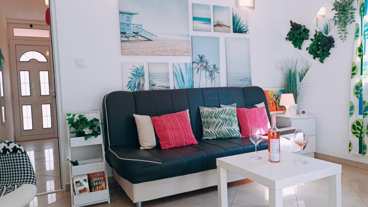 Beach Apartment With Beach Chairs N.1 Utjeha-Bušat Eksteriør billede