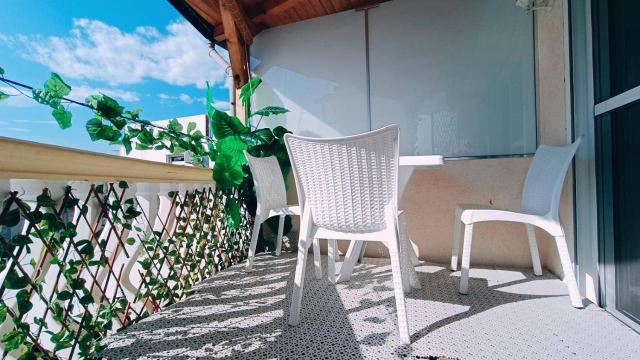 Beach Apartment With Beach Chairs N.1 Utjeha-Bušat Eksteriør billede