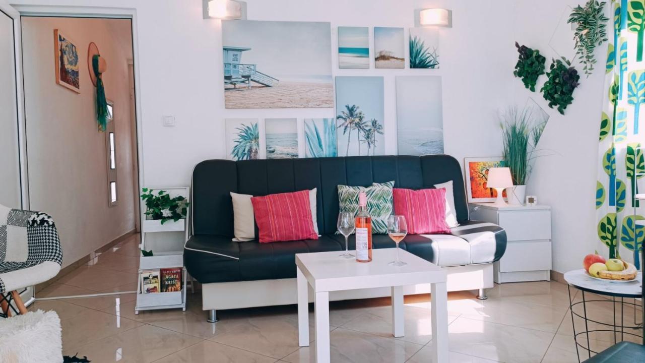 Beach Apartment With Beach Chairs N.1 Utjeha-Bušat Eksteriør billede
