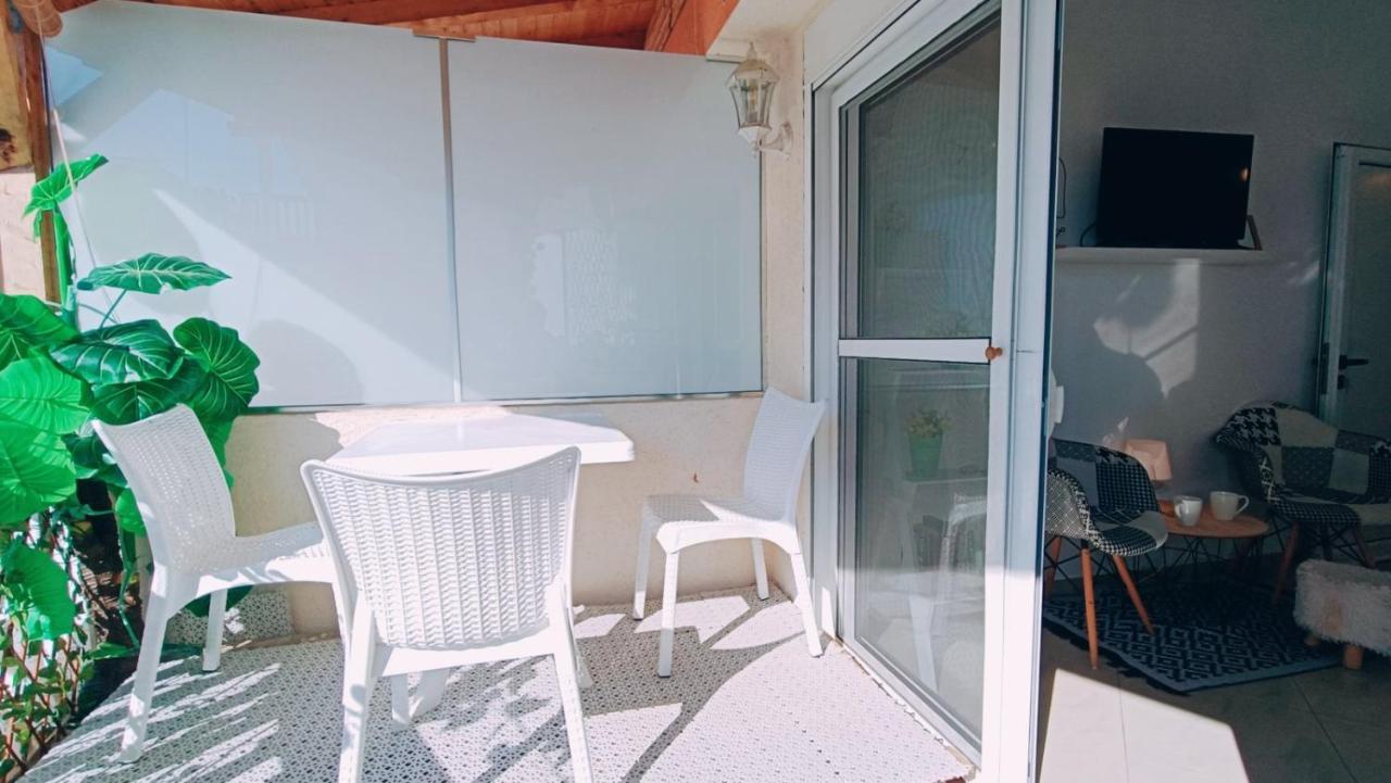 Beach Apartment With Beach Chairs N.1 Utjeha-Bušat Eksteriør billede