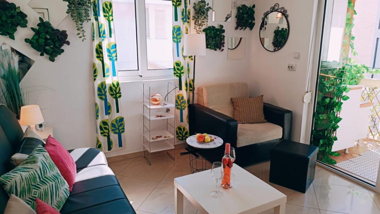 Beach Apartment With Beach Chairs N.1 Utjeha-Bušat Eksteriør billede